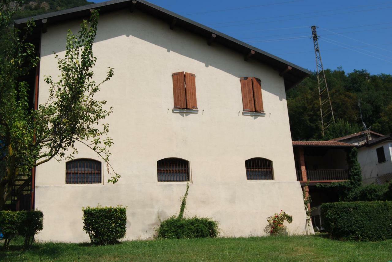 Agriturismo Cascina Bissiniga سالو المظهر الخارجي الصورة